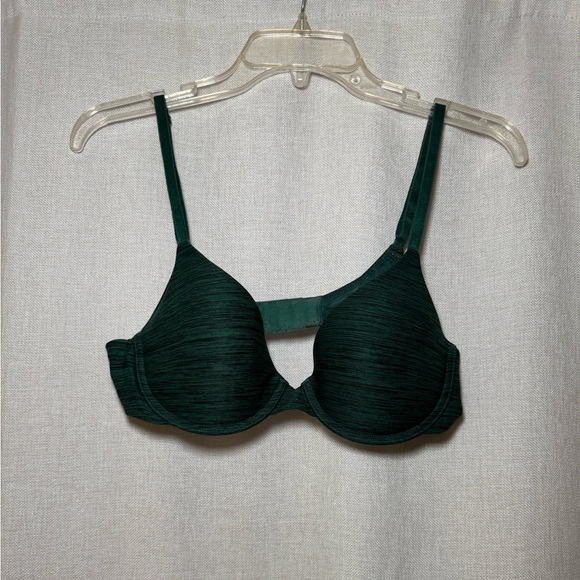 Victoria's Secret Other - Victoria's Secret Green Textured Bra with Underwire Support